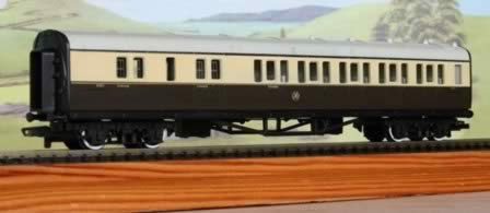 Hornby: OO Gauge: GWR brake 3rd Class Coach - Ref R457