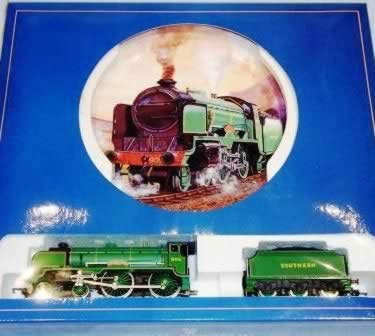 Hornby: OO Gauge: SR 4-4-0 Tonbridge School 50th Anniversary Limited Edition Hornby Locomotive And Royal Doulton Plate Set