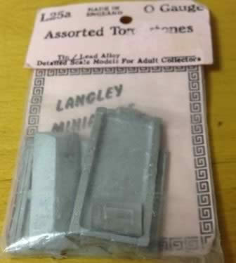 Langley: O Gauge: Assorted Tombstones
