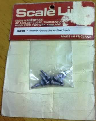 Scale Link: OO Gauge: 4mm 6 x Granary Stones (Toad Stools)