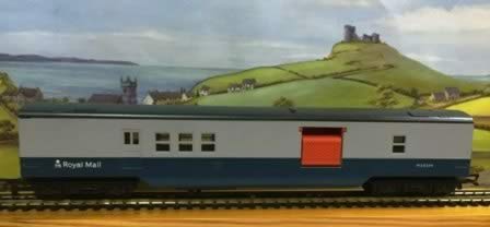 Hornby: OO Gauge: Operating Mail Coach 'M30224'