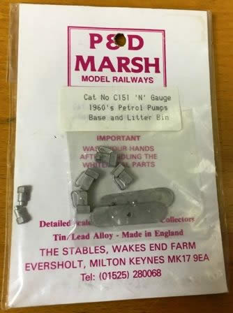 P&D Marsh: N Gauge: 1960's Style Petrol Pumps