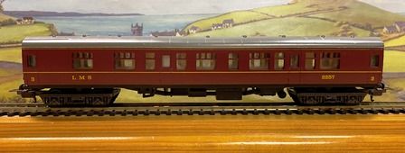 Lima: HO Gauge: LMS 3rd Class Passenger Coach - '2257'