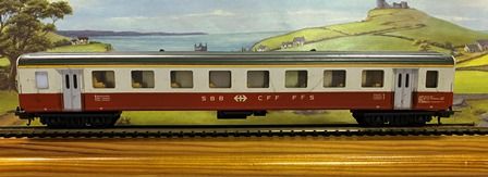 Lima: HO Gauge: Swiss 1st Class SBB SFF FFS Passenger Coach - A5085 18-34 000-7