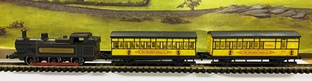 Graham Farish: N Gauge: 0-6-0T Unpowered Dummy 'Shredded Wheat' Jinty locomotive with 2 coaches: Ref 'GP 1739'