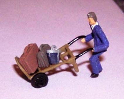 P&D Marsh: OO Gauge: Porter Handcart & Luggage