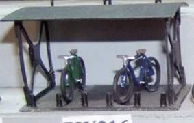 P&D Marsh: OO Gauge: Bike Shed & 2 Bikes