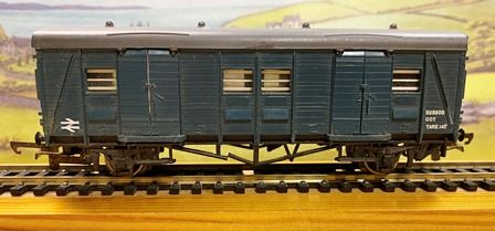 Wrenn: OO Gauge: BR Blue Long Wheelbase Van - 'S2380S'